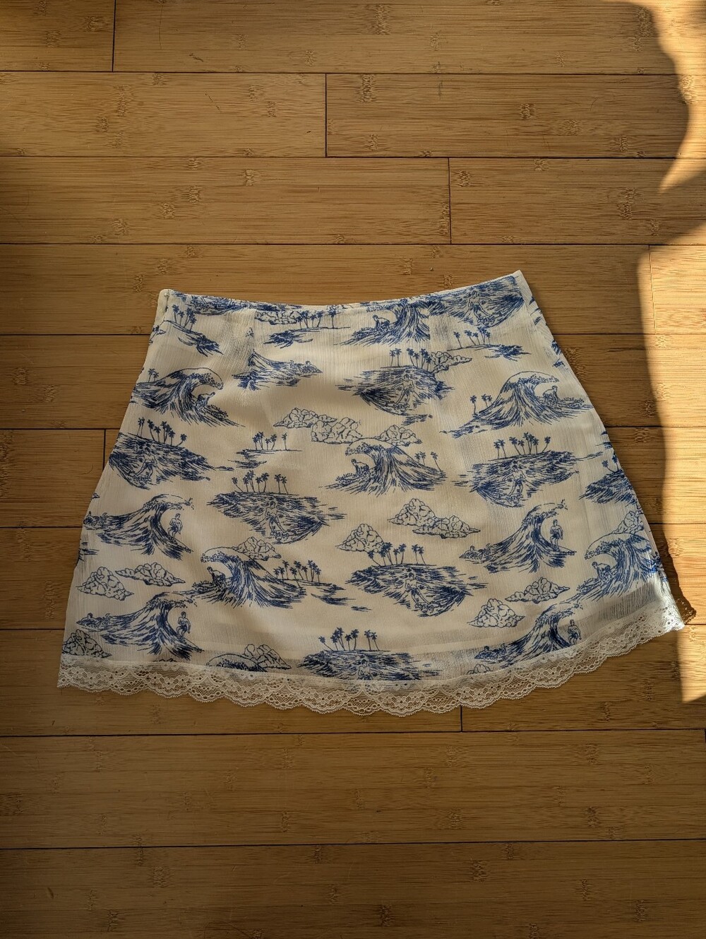 Frankie's Bikinis Boden Lace Mini Skirt Surfer Dude - Picture 4 of 11